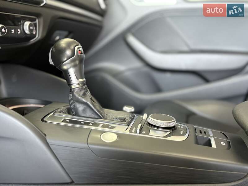 Седан Audi A3 2019 в Черновцах
