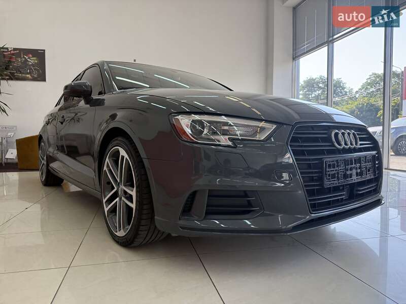 Седан Audi A3 2019 в Черновцах