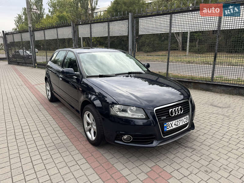 Хетчбек Audi A3 2012 в 