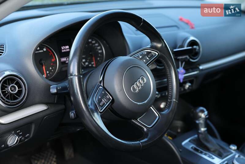 Седан Audi A3 2015 в Новояворовске