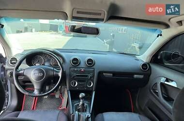Хетчбек Audi A3 2003 в 