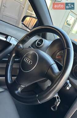 Хэтчбек Audi A3 2004 в 