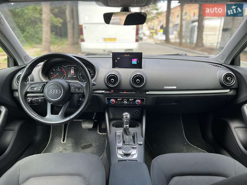 Хэтчбек Audi A3 2019 в Львове