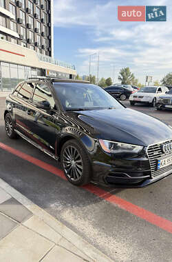 Хетчбек Audi A3 2016 в 