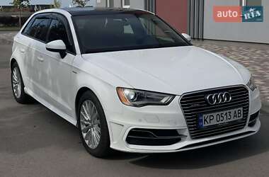 Хетчбек Audi A3 2016 в 