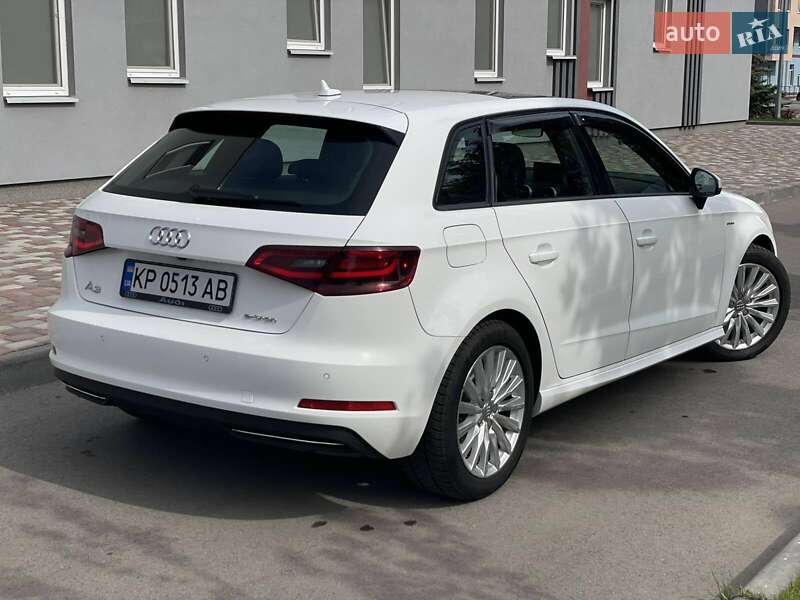 Хэтчбек Audi A3 2016 в Днепре