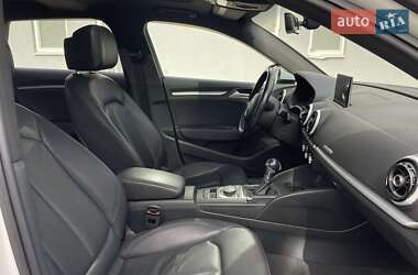 Хетчбек Audi A3 2016 в 