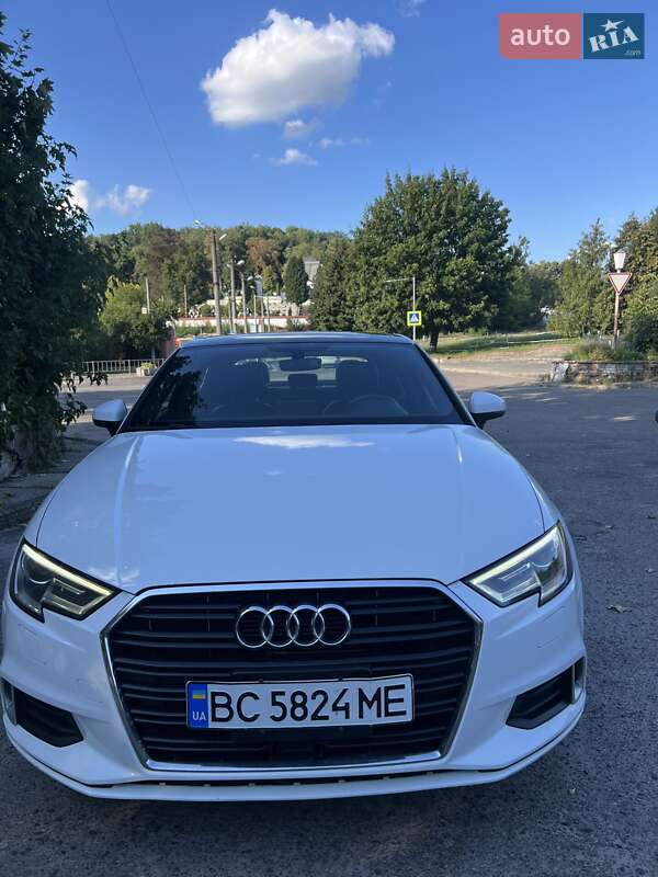 Седан Audi A3 2018 в Львове