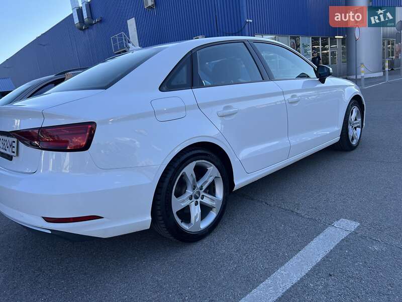 Седан Audi A3 2018 в Львове