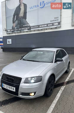 Хэтчбек Audi A3 2004 в 
