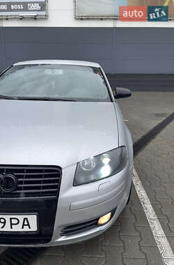 Хэтчбек Audi A3 2004 в 