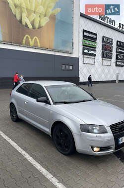 Хэтчбек Audi A3 2004 в 