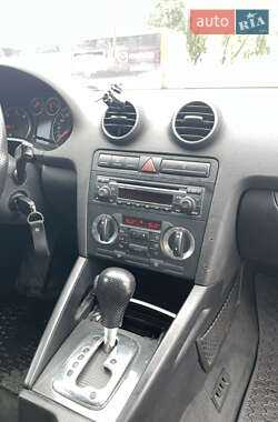 Хэтчбек Audi A3 2004 в 