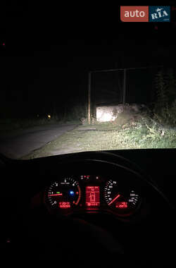 Хэтчбек Audi A3 2004 в 