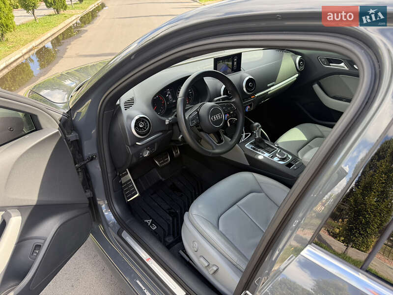 Седан Audi A3 2017 в Киеве