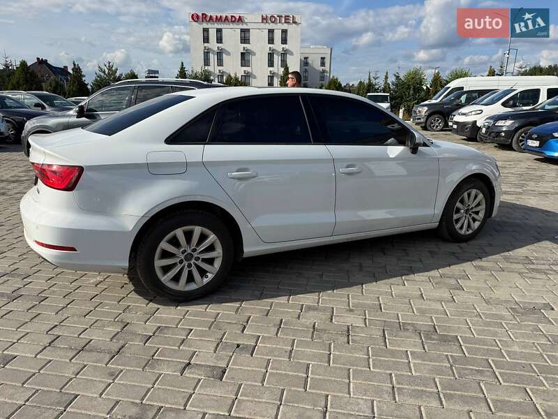 Седан Audi A3 2015 в Львове