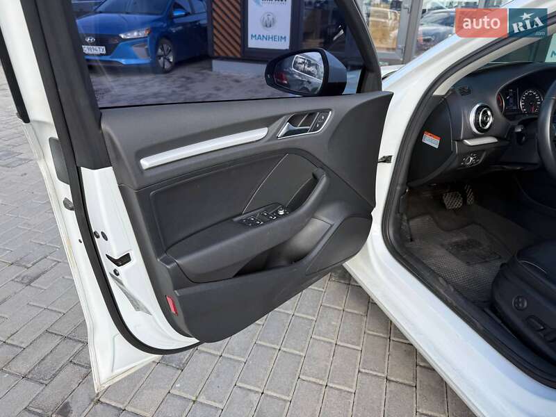 Седан Audi A3 2015 в Львове