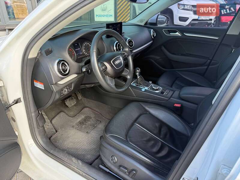 Седан Audi A3 2015 в Львове
