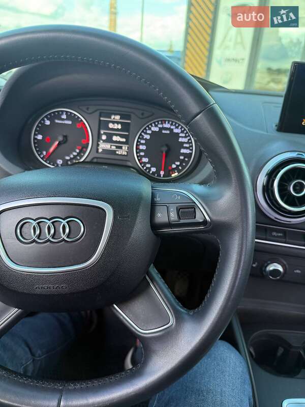 Седан Audi A3 2015 в Львове