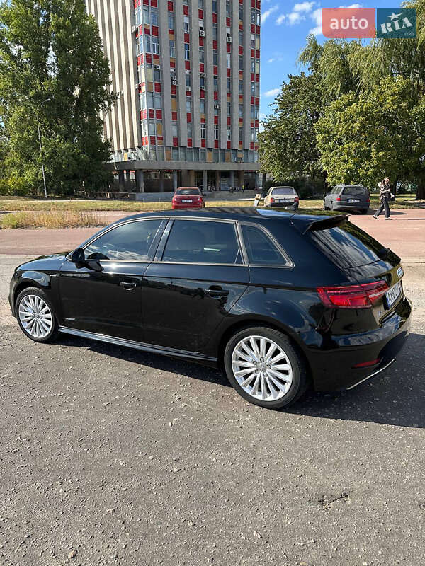 Хэтчбек Audi A3 2018 в Харькове