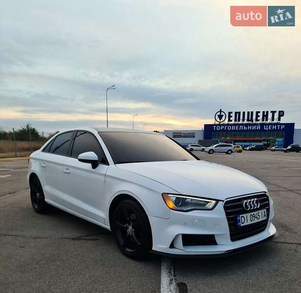 Седан Audi A3 2015 в Запорожье