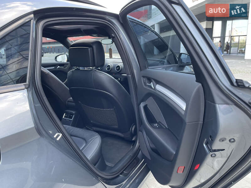 Седан Audi A3 2015 в Луцке