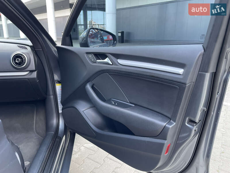 Седан Audi A3 2015 в Луцке