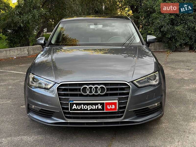 Седан Audi A3 2016 в Киеве