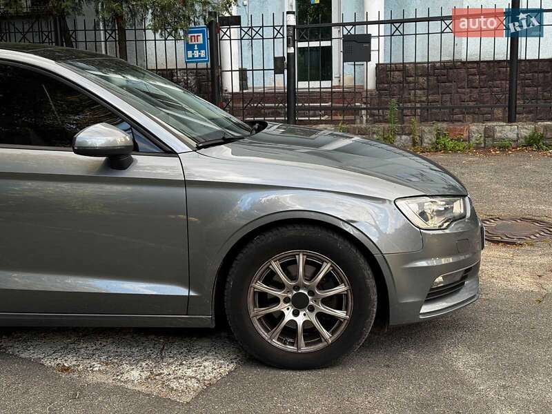 Седан Audi A3 2016 в Киеве