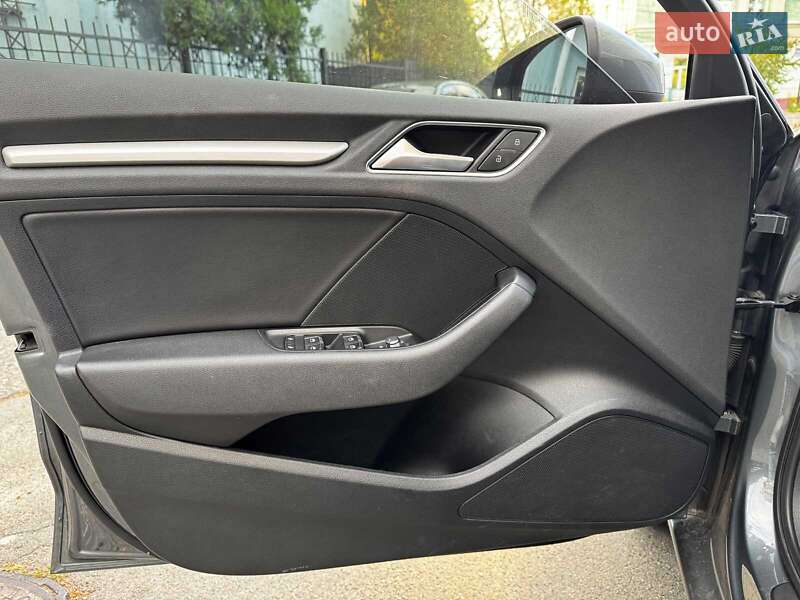 Седан Audi A3 2016 в Киеве
