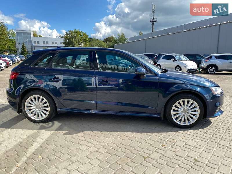 Хэтчбек Audi A3 2016 в Львове
