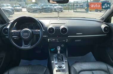 Хэтчбек Audi A3 2016 в 