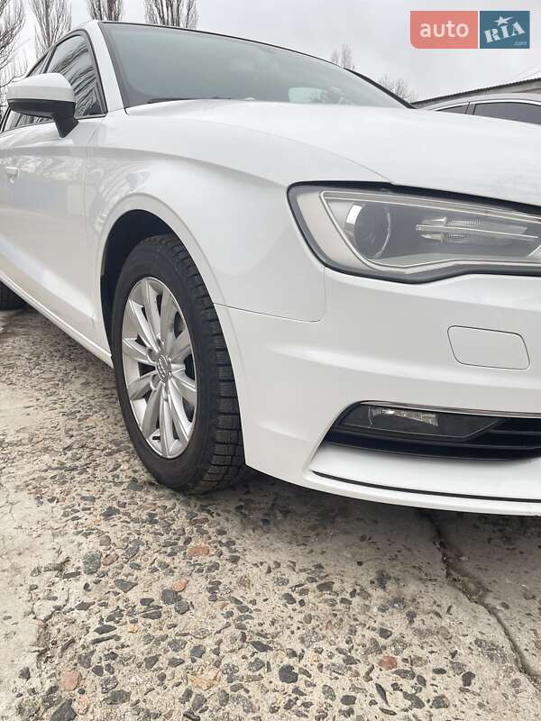 Седан Audi A3 2015 в Николаеве