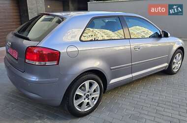 Хэтчбек Audi A3 2004 в 