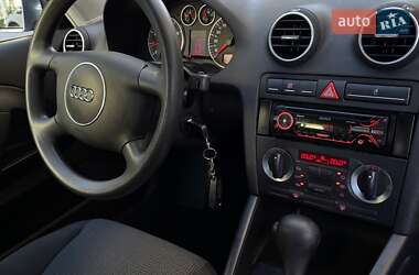 Хэтчбек Audi A3 2004 в 