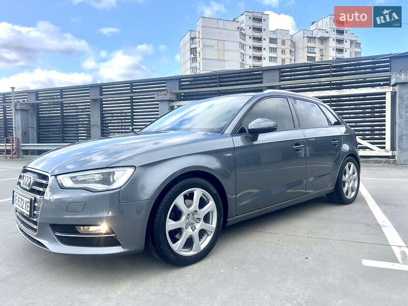 Хетчбек Audi A3 2016 в 