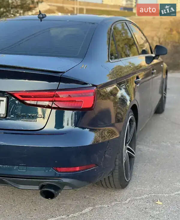 Седан Audi A3 2016 в Чернівцях