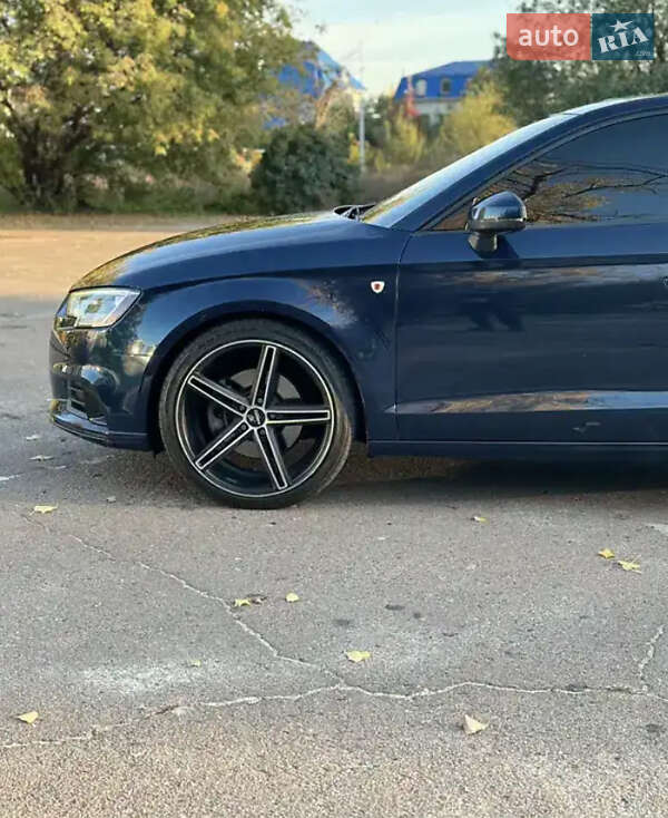 Седан Audi A3 2016 в Чернівцях