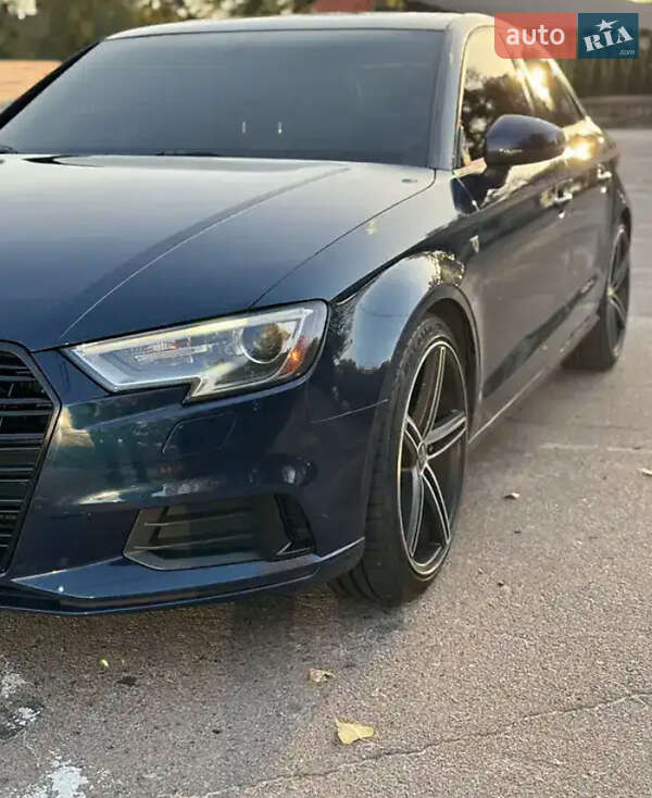Седан Audi A3 2016 в Чернівцях