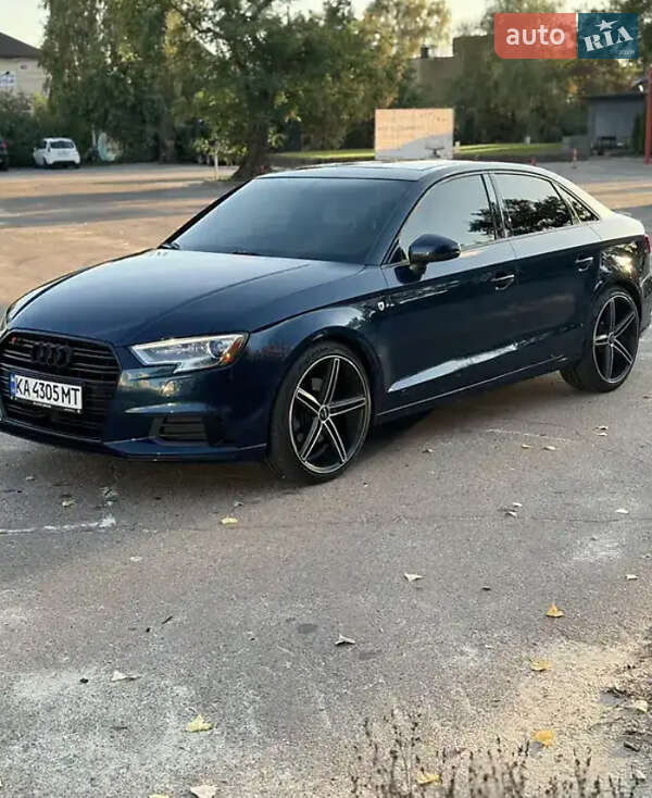 Седан Audi A3 2016 в Чернівцях