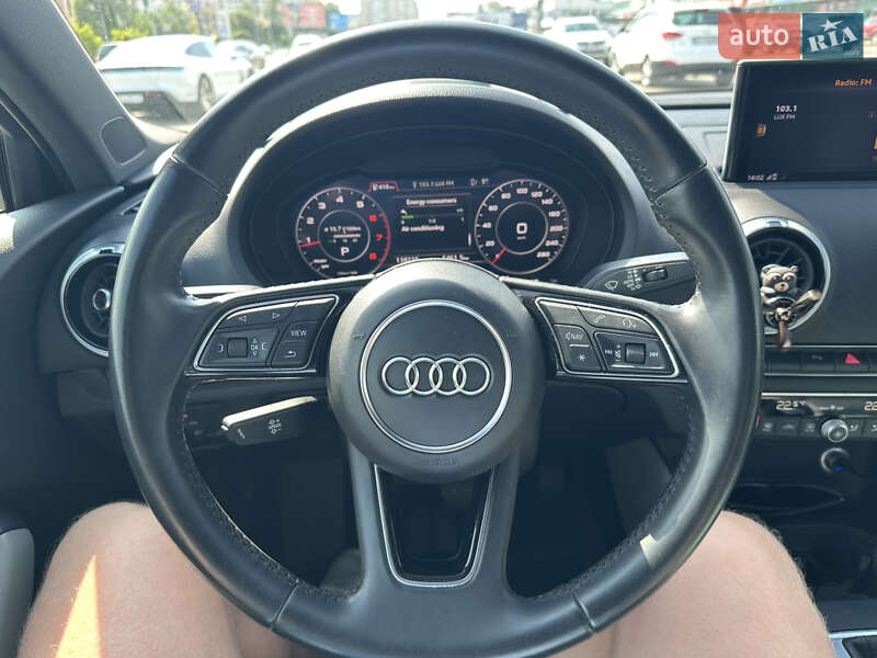 Седан Audi A3 2017 в Киеве