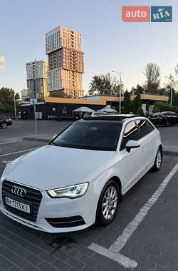 Хэтчбек Audi A3 2015 в 