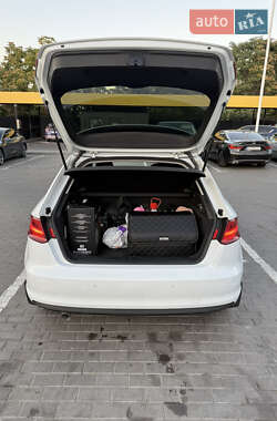 Хэтчбек Audi A3 2015 в 