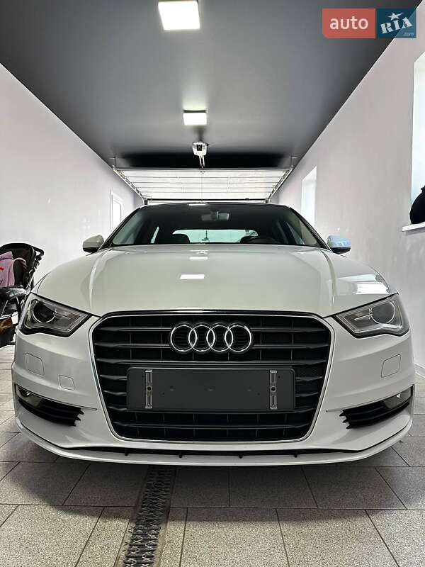 Седан Audi A3 2016 в Запоріжжі