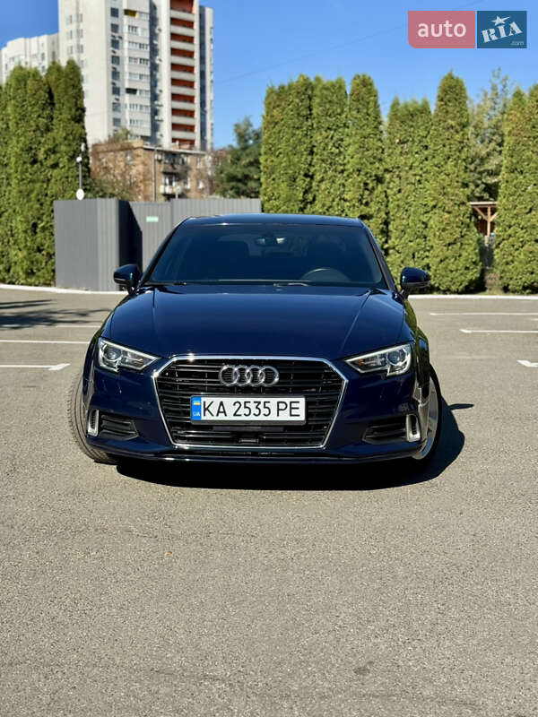 Седан Audi A3 2016 в Киеве