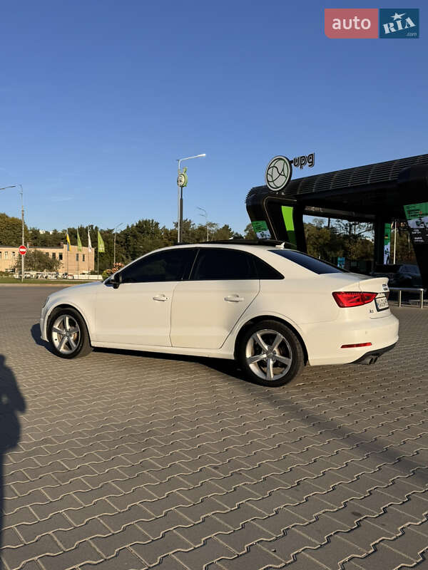 Седан Audi A3 2015 в Киеве