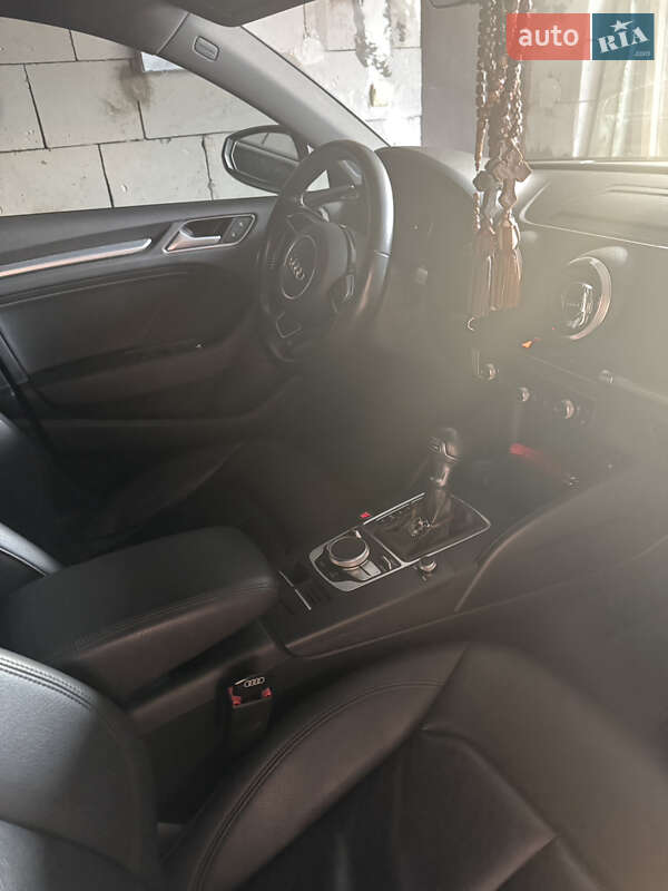 Седан Audi A3 2015 в Николаеве