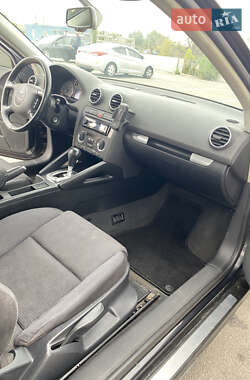 Хэтчбек Audi A3 2003 в 