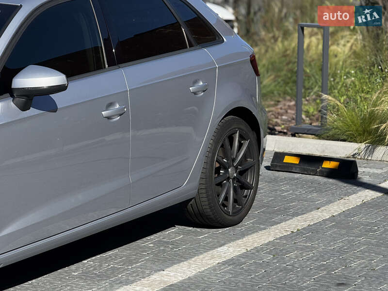 Хэтчбек Audi A3 2018 в Львове