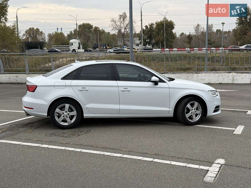 Седан Audi A3 2015 в Киеве